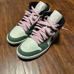 Jordan 1 Mid 7W ‘Dutch Green’